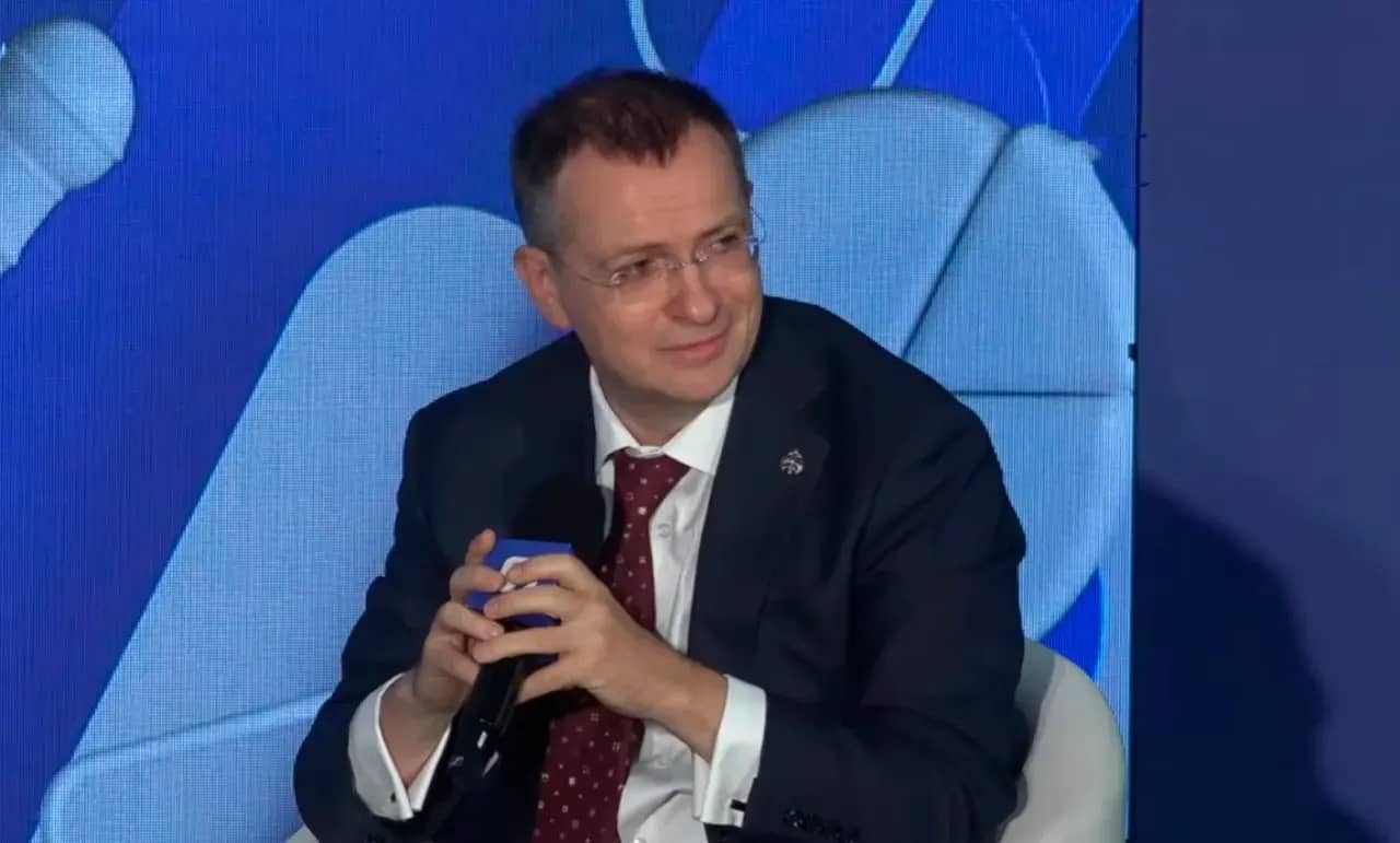 Мединский предложил обязать бюджетников отрабатывать обучение