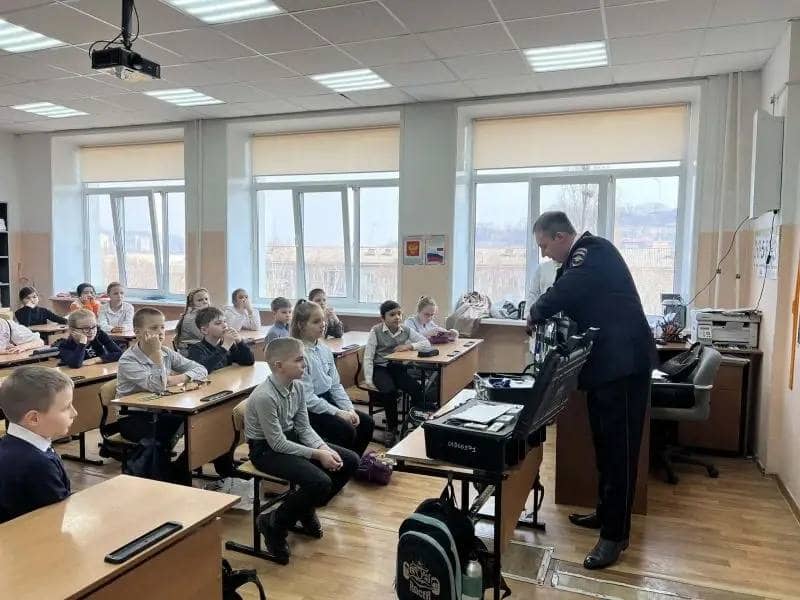 Школьники Находки познакомились с профессией эксперта-криминалиста
