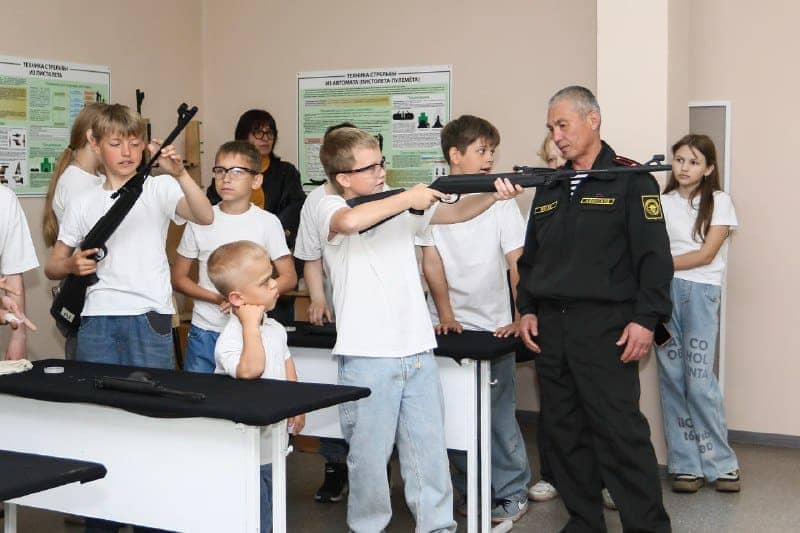 Пятиклассники школы № 14 посетили центр «Авангард» в Находке