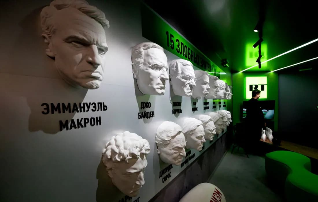 Гигантские головы классиков и ИИ-дерево: чем удивили стенды ПМЭФ-2026 — фото 1