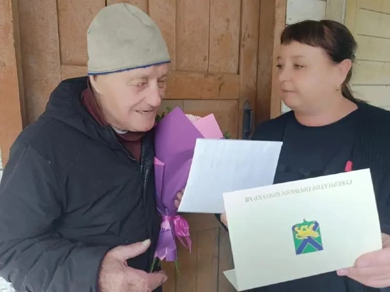 Труженик тыла Николай Карташов из Находки отметил 97-летие — фото 1