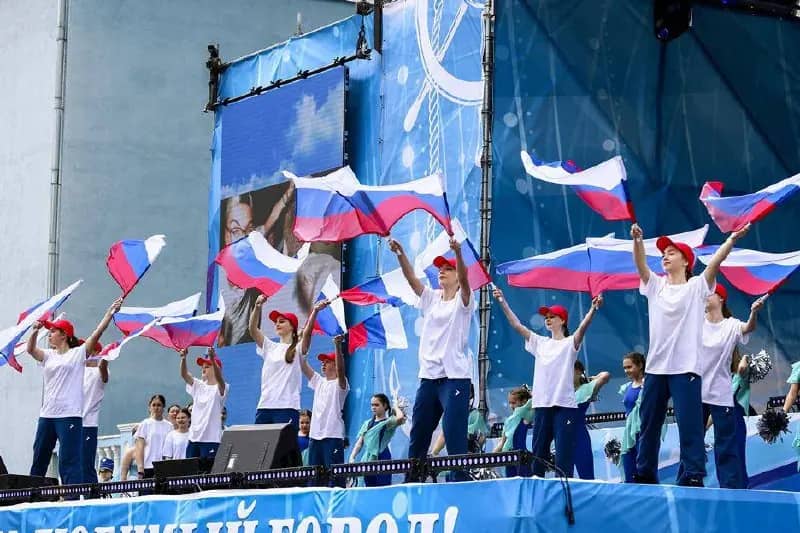 Находка отмечает День России концертами и хороводом единства