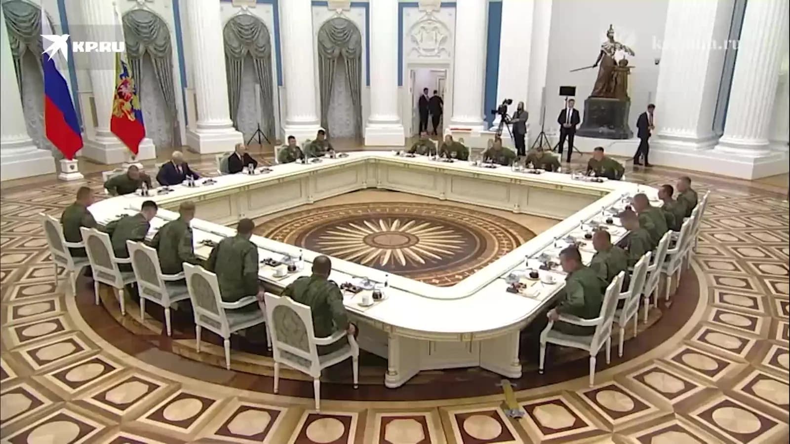 Владимир Путин предложил называть школы и улицы в честь погибших участников СВО