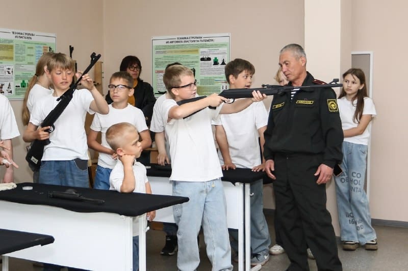 Пятиклассники школы № 14 посетили центр «Авангард» в Находке