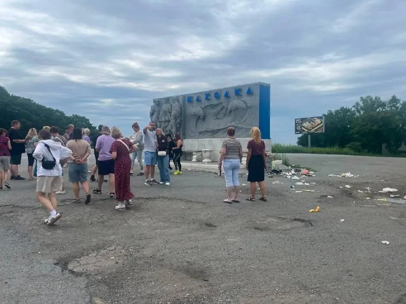 Жители Находки обсуждают состояние стеллы на въезде в город со стороны Американского перевала
